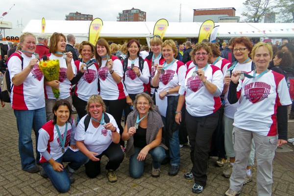 Wandelfriends aan de finish