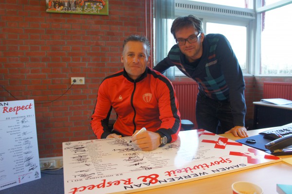 7-12-2011 Convenant Foto Ondertekening convenant sportiviteit