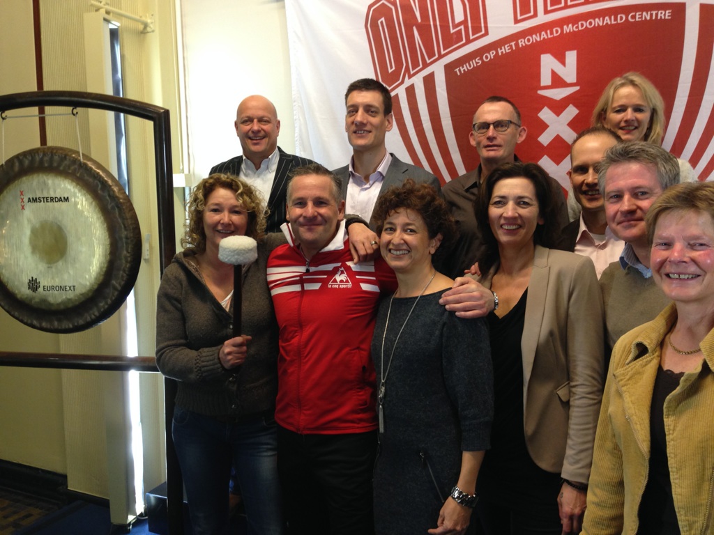 Partners Only Friends en Johan Cruyff Foundation luiden gezamenlijk de gong.