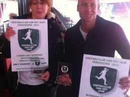 Dennis met Award Voetbalclub van het jaar