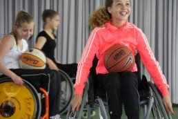 Basisschool de Springplank uit Volendam op bezoek bij Only Friends