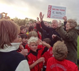 Cheque overhandiging echtpaar Blankers