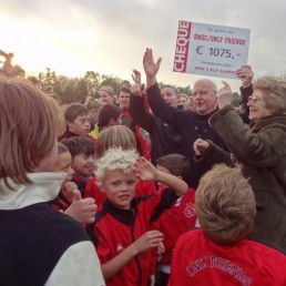 Cheque overhandiging echtpaar Blankers