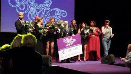 Cheque uitreiking Benefit Night 2014