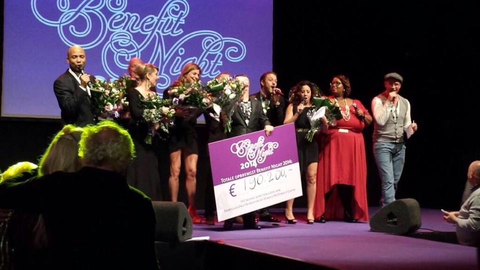 Cheque uitreiking Benefit Night 2014