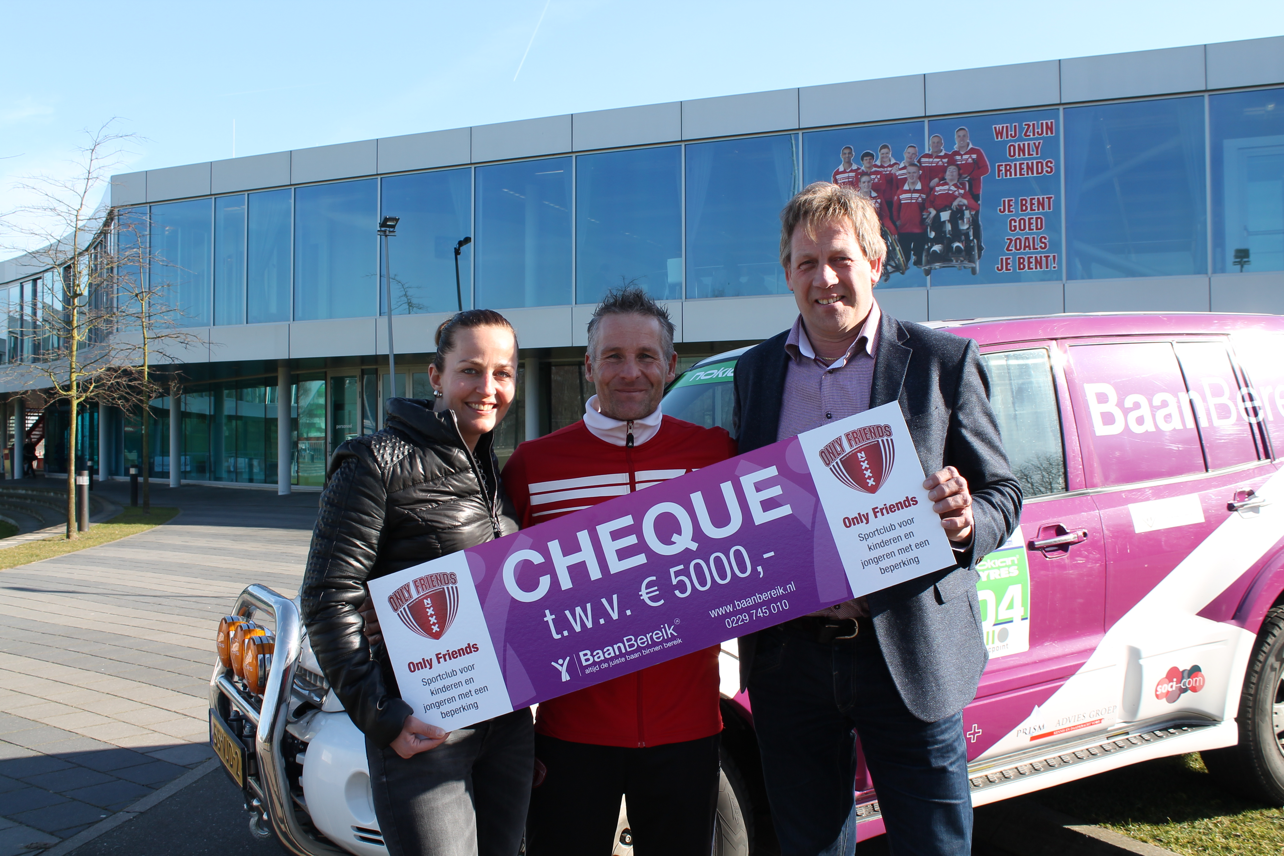 Esther Schouten en cheque