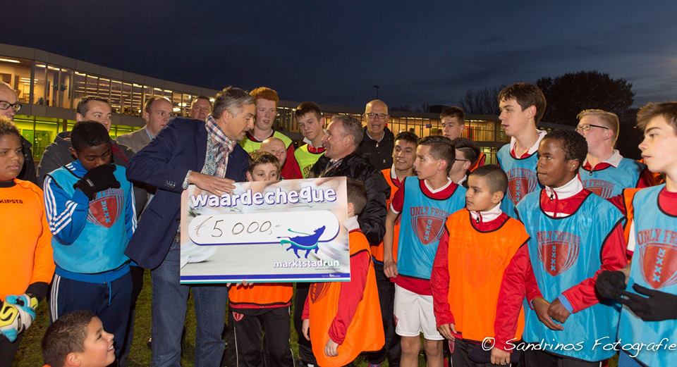 Overhandiging van de cheque  editie 2014