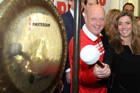Only Friends en ABN|AMRO luiden samen de gong