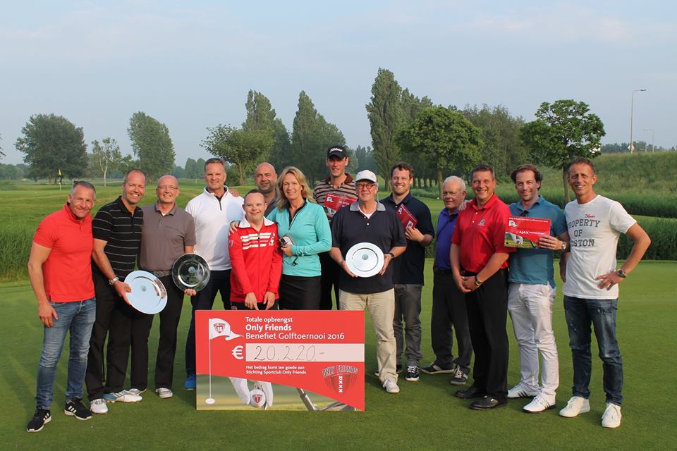 Winnaars van diverse prijzen van de Only Friends Golfdag