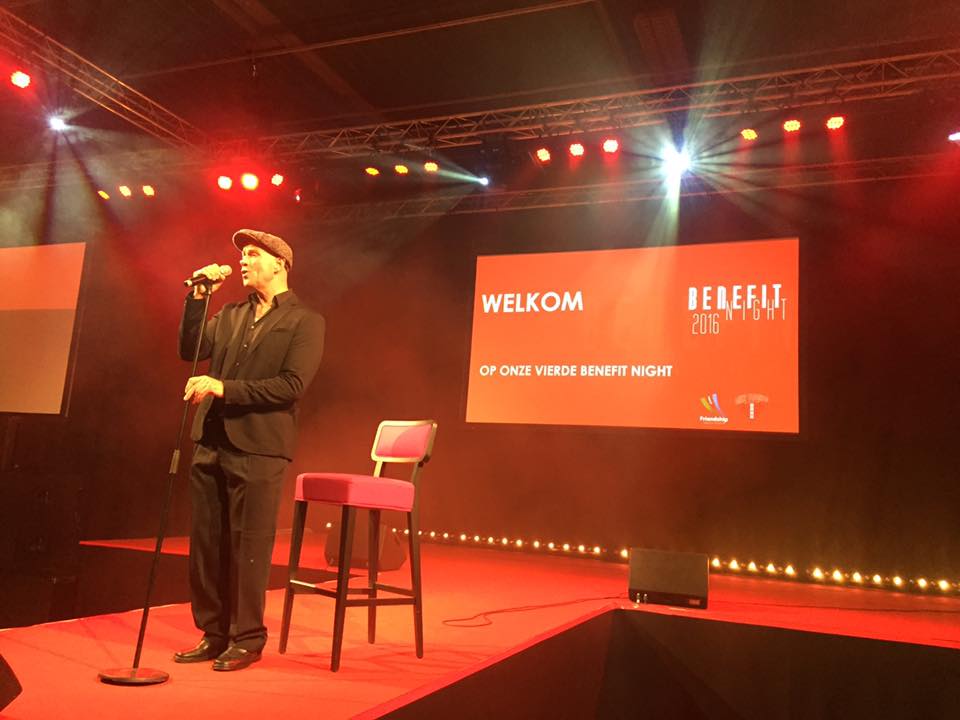 Onze vriend Eric Out opent de avond